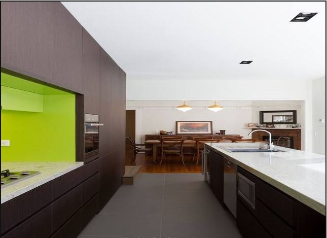Thiết kế nội thất phòng bếp ăn đẹp nhà phố mặt tiền 5m hiện đại